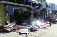 В Киеве снесли фасад уцелевшего во время разгрома МАФов на Святошино магазина Roshen