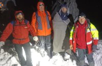 На Закарпатті у засніжених горах прикордонники знайшли чоловіка, який хотів потрапити до Румунії