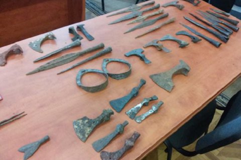 Киевлянин получил 4 года условно за контрабанду старинных предметов