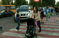 Протестующие против уничтожения застройщиком парка в пригороде Киева перекрыли дорогу (обновлено)