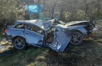 Во Львове легковушка врезалась в электроопору: один погибший, трое пострадали