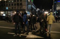 На Майдане люди в балаклавах взрывали петарды