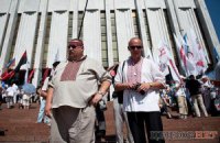Голодающие под Украинским домом обвинили милицию в содействии провокаторам 