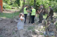 В Протасовом Яру застройщик возобновил срезку деревьев (обновлено)