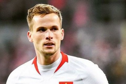Стюард травмировал игрока "Динамо" в матче квалифая Евро-2020, погнавшись за выбежавшим на поле фаном