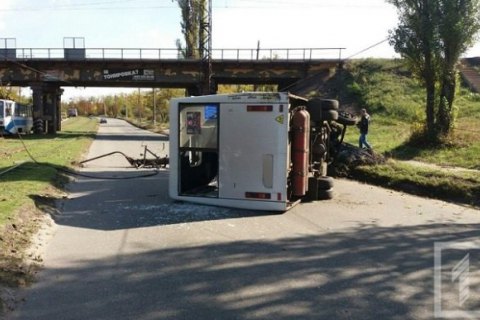 В Кривом Роге маршрутка с пассажирами врезалась в столб и перевернулась