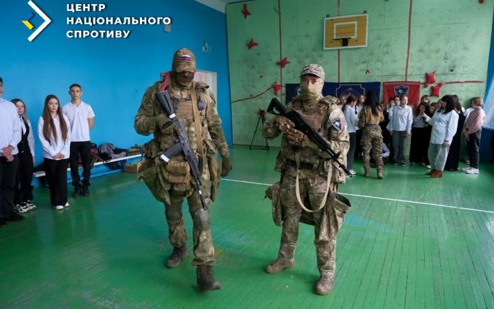 Спротив: російські бойовики навчають дітей на ТОТ України "урокам мужності"