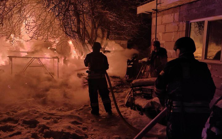 Головне за ніч та ранок вівторка, 13 січня: ракетні удари по Києву і Криворіжжю, атака на поштовий термінал поблизу Харкова