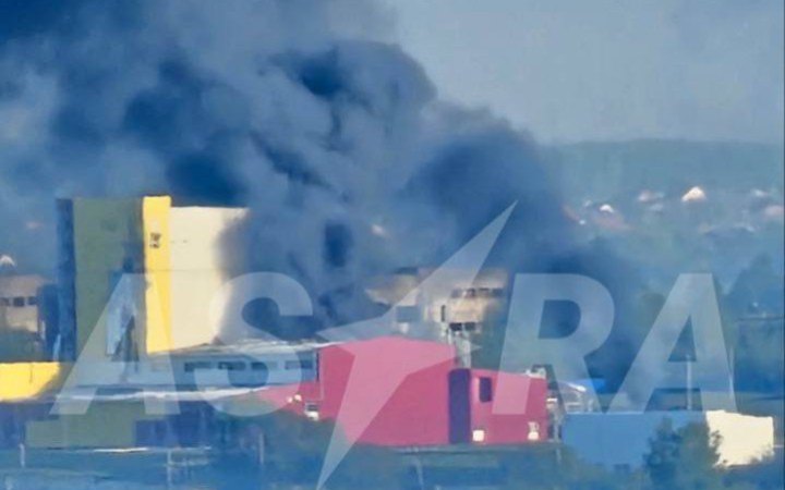 Цієї ночі у низці регіонів Росії безпілотники атакували важливі підприємства ВПК і 2 аеродроми