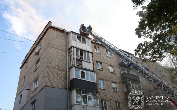 У Харкові російський дрон влучив у багатоповерхівку, є потерпілі (оновлено)