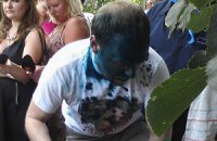 Власенкові хлюпнули в обличчя зеленкою (оновлено)
