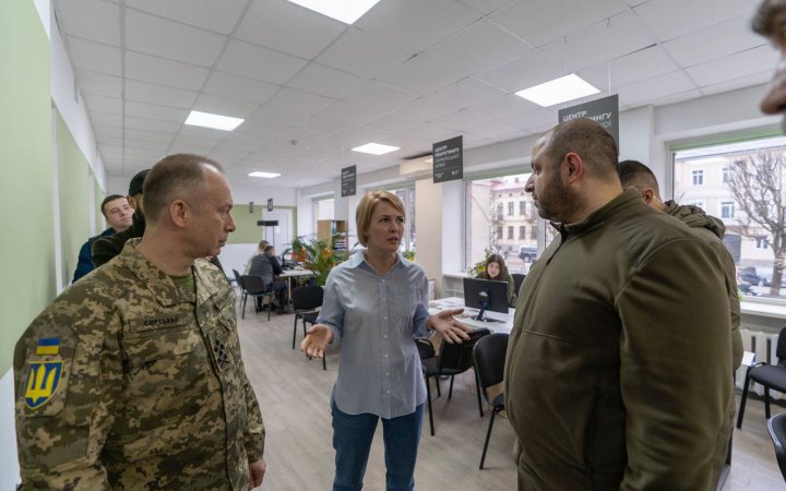 Умєров і Сирський відвідали рекрутинговий центр у Львові