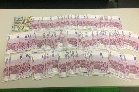 В аэропорту "Борисполь" таможенники изъяли у россиянина 90 тыс. евро и 225 долларов 