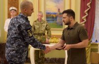 Зеленський вручив державні нагороди офіцерам ВМС