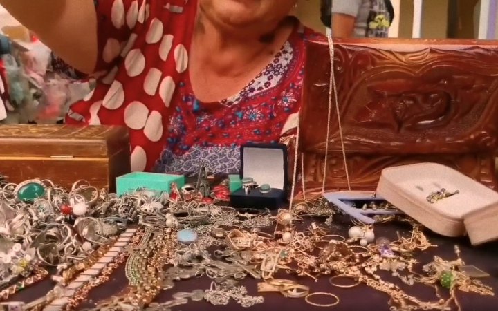 У Маріуполі почали грабувати пенсіонерів, а мародери відкрито продають награбоване, - Андрющенко