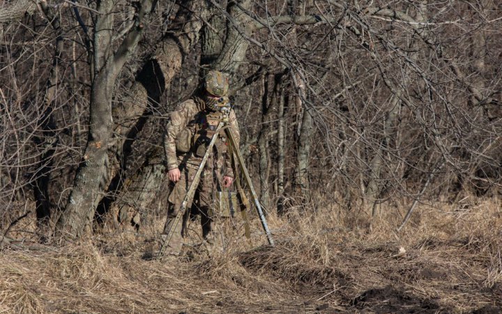Тепла погода погіршує пересування по пересічній місцевості поблизу Бахмута, що добре для сил, які обороняються, – МО Британії