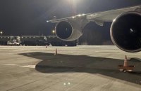 В Україну прибув другий літак з летальною зброєю від США