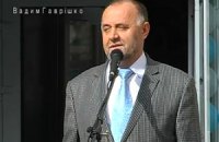 Чиновник со скорбным видом просит народ голосовать за ПР