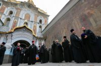 Около ста "подозрительных лиц" возле Лавры забрали в полицию для установления личности