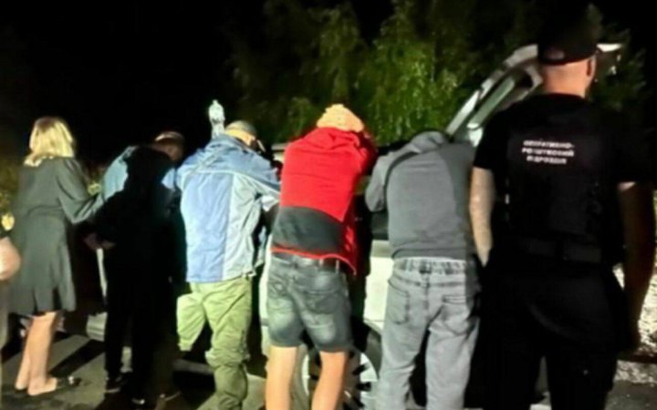 На Буковині ліквідовано два канали незаконного переправлення осіб через держкордон