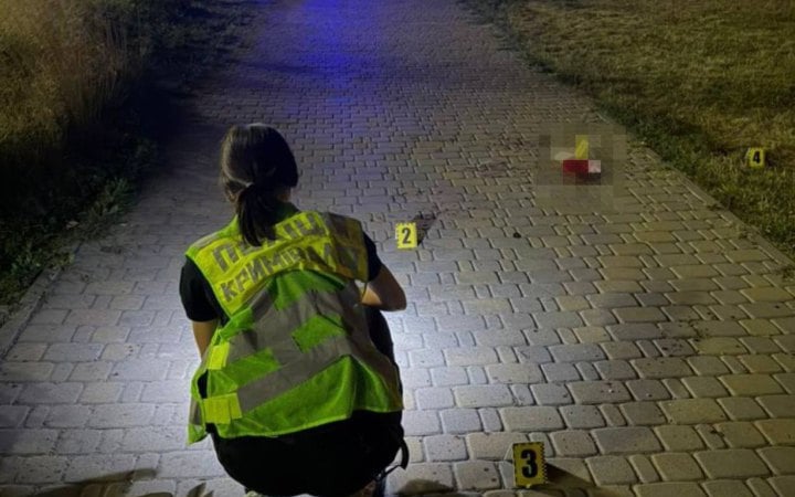 В Києві чоловік привів у дію боєприпас: внаслідок детонації постраждало четверо людей