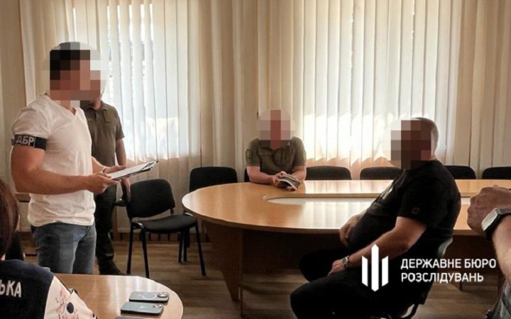 Екскерівник колонії на Дніпропетровщині обіцяв в’язню дострокове звільнення за 100 тисяч гривень