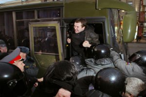 В Петербурге задержали более 100 оппозиционеров