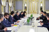 Порошенко обсудил сотрудничество с руководством General Electric 
