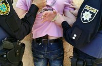В Івано-Франківську поліція затримала п'яного чоловіка, який стріляв з пістолета біля дитсадка
