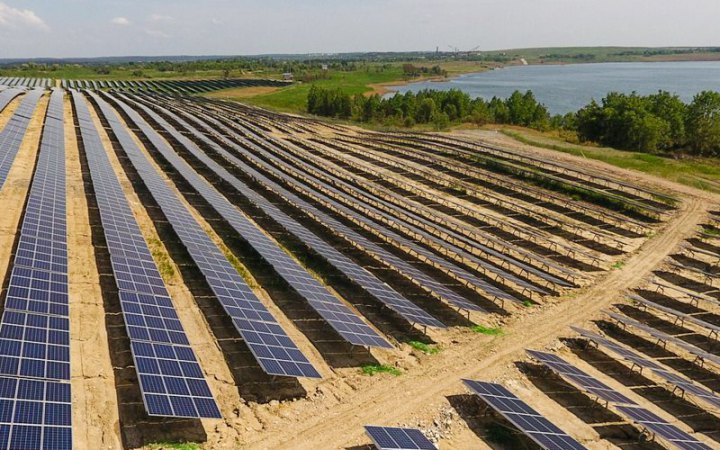 Вироблену сонячними електростанціями зайву електрику будуть накопичувати