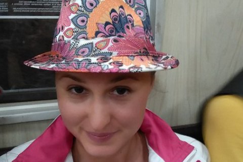 Друзі просять допомогти дівчині оплатити хіміотерапію