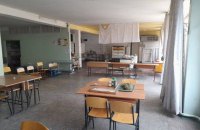 Їжу для школярів у Маріуполі готують на вулиці, – рада міста