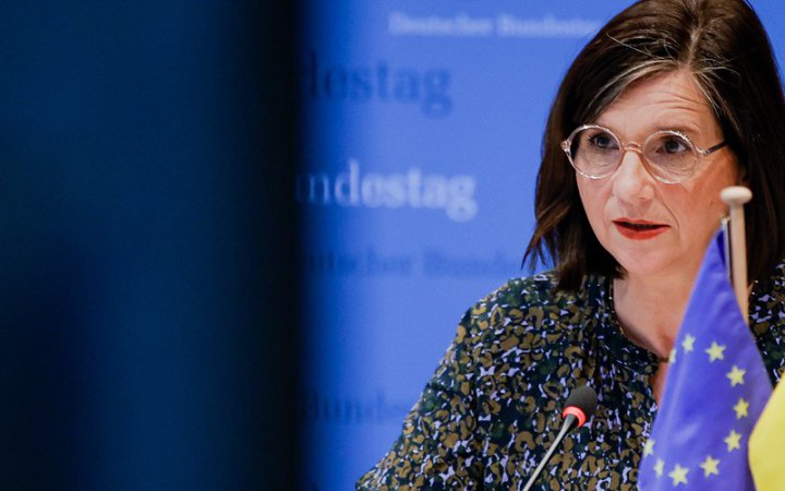 До України із робочим візитом приїхала віцепрезидентка Бундестагу