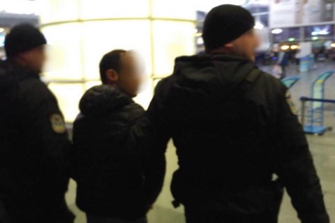 В аэропорту "Борисполь" задержали азербайджанца при попытке переправить четырех украинок в ОАЭ 