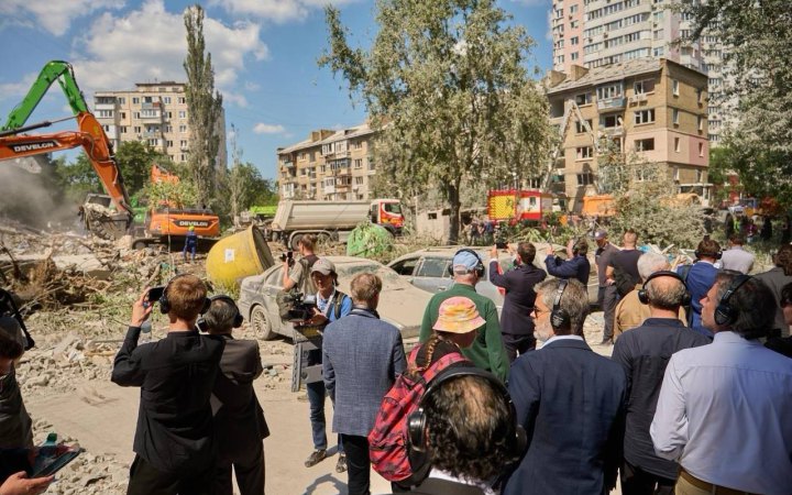 Новий тимчасовий повірений у справах США в Україні відвідав одне з місць російської атаки на Київ