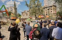 Новий тимчасовий повірений у справах США в Україні відвідав одне з місць російської атаки на Київ