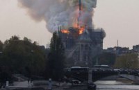 Charlie Hebdo опубликовал карикатуру с горящим Собором Парижской Богоматери