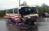 В Долине автобус столкнулся с лесовозом, есть жертвы