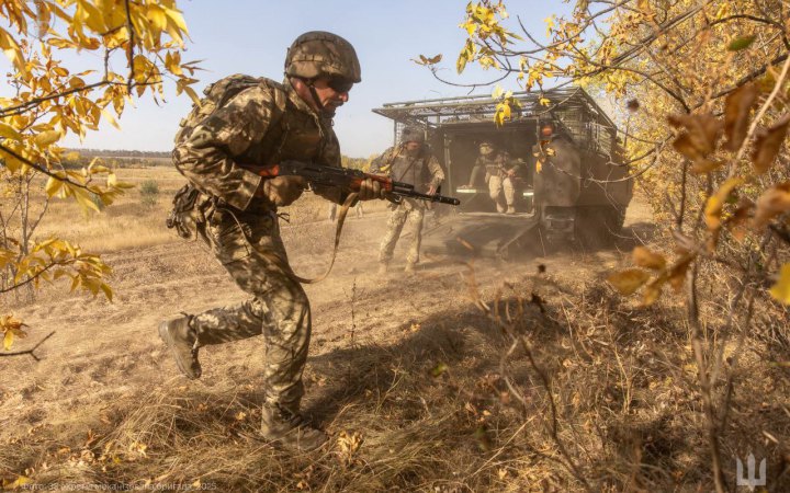 Генштаб: ворог тисне на Покровському, Лиманському і Костянтинівському напрямках. Тривають бої