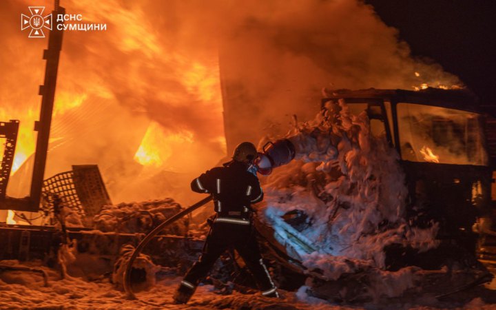 РФ вдарила по інфраструктурі у Сумах: є жертви та поранені