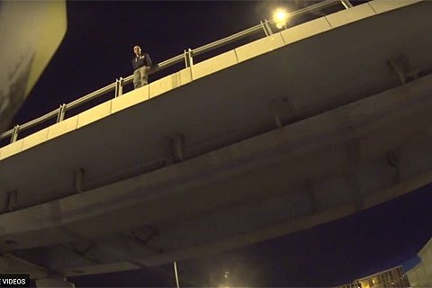 В Подмосковье байкер перекрыл шоссе, чтобы предотвратить самоубийство человека