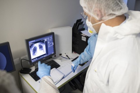 Кількість інфікованих COVID-19 у світі наближається до 56 млн осіб