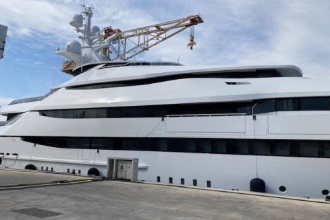 Франция взяла под контроль яхту исполнительного директора "Роснефти" Сечина