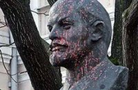 На Волыни Ленина подписали катом Украины