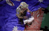 Австралия требует извинений от Китая за фейковые фото с солдатом и ребенком в официальной заметке