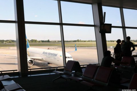 Boeing МАУ вынужденно вернулся в Борисполь из-за попадания птицы в двигатель