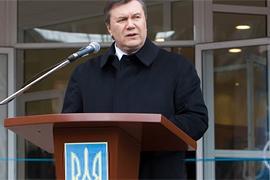 Янукович хочет, чтобы Одесса аплодировала министрам