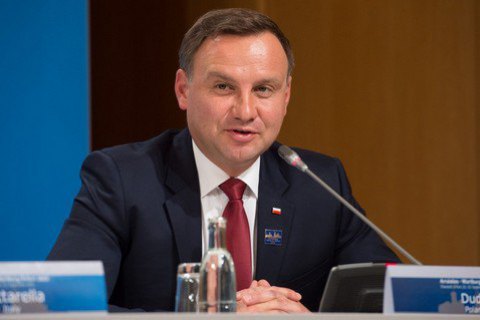 Президент Польши подписал закон о снижении пенсионного возраста