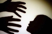 Киянина підозрюють у створенні дитячого порно за участі його трирічної доньки