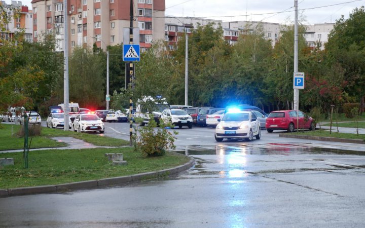 У Чернівцях під час проведення спецоперації загинула патрульна, її напарник - у лікарні (доповнено)